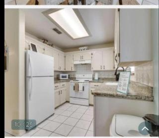 PEBBLES' BEACH HOUSE - 5