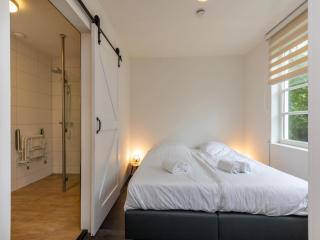 Holiday Home in Zeeland with Romantic Terrace - Zonnemaire - 8