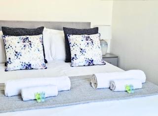 Burnley Terraced House by BEVOLVE - Free Parking 3 - 6