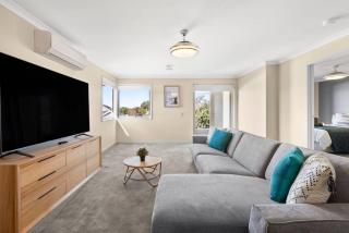 Surfside Haven - 100m to beach - sleeps 12! - Ocean Grove - 5