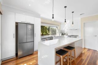 Surfside Haven - 100m to beach - sleeps 12! - Ocean Grove - 4