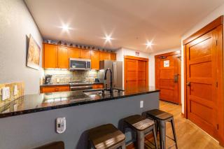 Luxurious Remodeled Village Oasis - Mammoth Lakes - 9