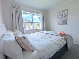 Beautiful Brand New Four-Bed Home near Redwood - Rotorua - 6