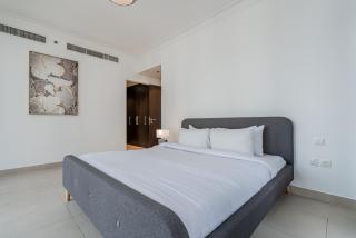 CitiHome- New 1BR creek Island with infinity pool - Dubai - 4