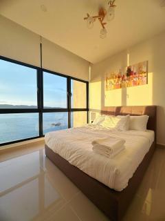 Sunset Seaview Studio Apartment at Kota Kinabalu City Centre - 0