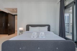 CitiHome- New 1BR creek Island with infinity pool - Dubai - 8