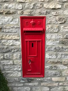 The Old Post Office Studio Apartment in a Beautiful Cotswold Village - 1