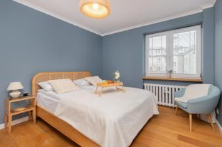 Cozy Pastel Two Bedroom Apartment in Central Gdynia by Noclegi Renters - 8