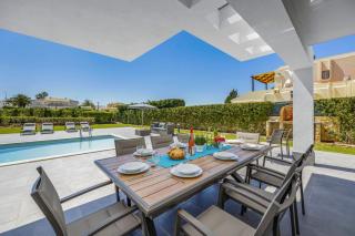 Villa Casa Gardenia by Villa Plus - Galé - 8