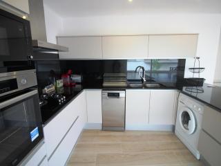 Apartamento moderno y renovado a 50m de la playa en Llançà, con 3 habitaciones y balcón - ES-228-68 - Llança - 2