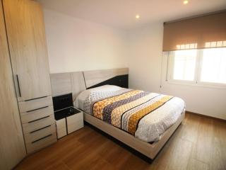 Apartamento moderno y renovado a 50m de la playa en Llançà, con 3 habitaciones y balcón - ES-228-68 - Llança - 1