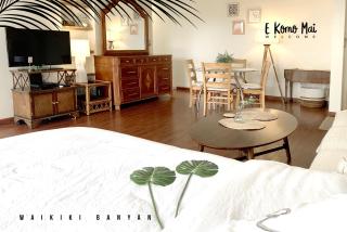 A Block away to Waikiki Beach Free Parking - 9