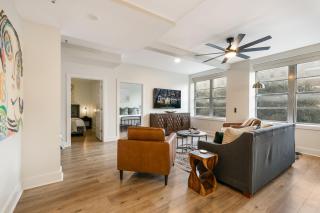 Spacious 4-Bed Condo steps from French Quarter - New Orleans - 2