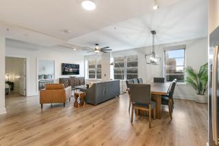 Spacious 4-Bed Condo steps from French Quarter - New Orleans - 3