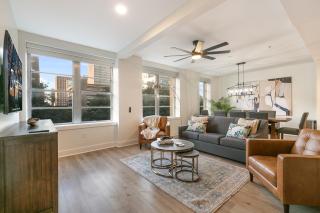 Spacious 4-Bed Condo steps from French Quarter - New Orleans - 1