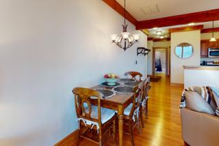 Luminous Pine Hideaway - Valle Crucis - 4