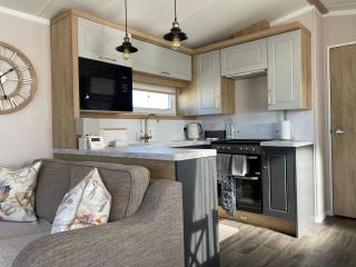 Stunning Caravan With Decking, Nearby Hunstanton Beach Ref 23232K - Hunstanton - 4