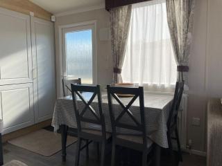Stunning Caravan With Decking, Nearby Hunstanton Beach Ref 23232K - Hunstanton - 3