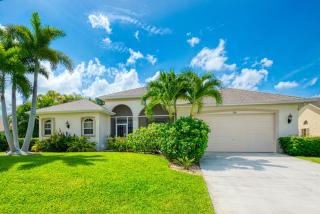 VILLA WATERFRONT - 3 BEDS - 3 BATHS - 6 GUESTS - LAKEVIEW & POOL/SPA - INCL. 10% OFF BOAT RENTAL - Cape Coral - 9