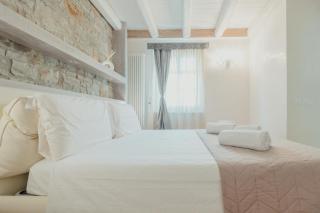 Aphrodite Luxury APT with Jacuzzi - 9