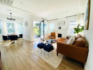 Charming 3 BR Home Near SoFi and LAX - 65th - Los Angeles - 4