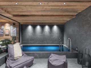 Chalet Neuf pour 12 personnes avec Sauna, Bassin et Salle Cinéma à 800m des Remontées Mécaniques - FR-1-569-120 - Megève - 1