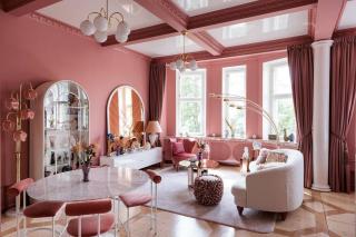 Luxury Pink Suite, autohalli - 9