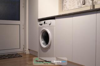 Four Bedroom Spacious House By Dreamy Homes Short Lets And Serviced Accommodation with Free Parking Near Salisbury City Centre - 5