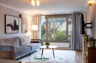 Four Bedroom Spacious House By Dreamy Homes Short Lets And Serviced Accommodation with Free Parking Near Salisbury City Centre - 7
