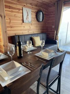 Lakeside Fishing Retreats - Boston - 4
