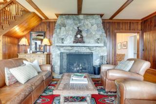Grand Lakefront Home in Warren with Expansive Patio! - Warren - 2