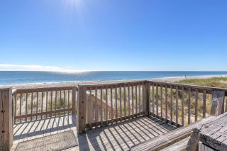 Front Row by Oak Island Accommodations - 6