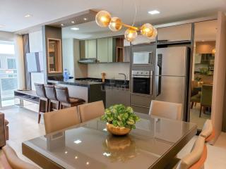 197 - Apartamento 03 dormitórios 50m da Praia de Mariscal - 7