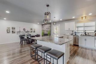 Louisiana Absolutely Beautiful NE Home with Pool - Albuquerque - 6