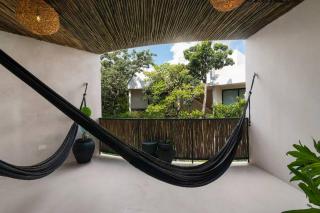7 BDR Luxury Villa, Tulum's Best Infinity Pool, Near Beach - 1