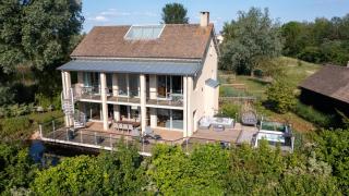 Garden Villa CW70 HOT TUB Lakeside Spa - 1