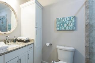 Lux Beatles themed beach home, 5 min WALK to Beach + Golf Cart, Dog Friendly! - Destin - 9