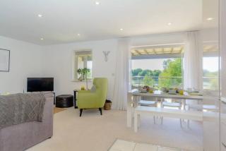 Sundowner HM108 Lakeside Spa Property - 4