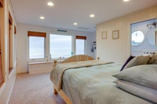 The Lighthouse 3 Acre Port Orford Oceanfront Home - Port Orford - 1