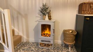 SMUGGLERS HIDE or SMUGGLERS CABIN - EITHER a 2 Bedroom FISHERMANS COTTAGE with Childs Bunk and HARBOUR VIEWS - OR a ground floor private small CABIN ROOM - 10 Metres To Sea Front - Book Both for a 3 Bed House - 2023 GLOBAL REFURBISHMENT AWARD WINNER - 4