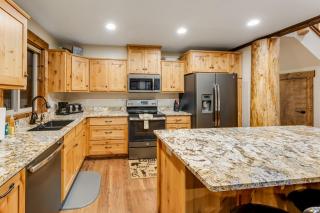 Experience Montana Cabins - Lake View Luxury Cabin #7 - Bigfork - 5