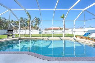 Spacious Vacation House with a Free Heated Saltwater Pool - Cape Coral - 3