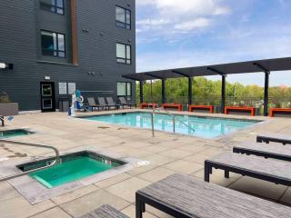 Navy Nights & Scenic Feels - Sleek Studio Stay - Boise - 5