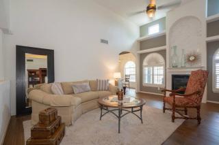 Amazing home with custom-built pool - 7