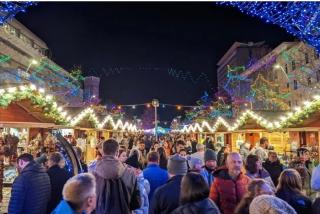 ROYAL WILLIAM YARD Luxury Apartments at "THE BRUCE" - FAMILY APARTMENT and Connecting DELUXE STUDIO - PRIVATE connecting lobby so BOOK BOTH For LARGER GROUPS - FREE ONSITE PARKING - 8