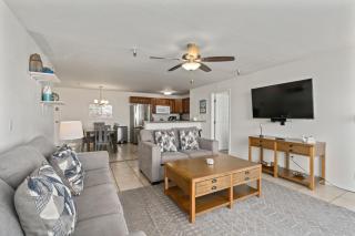 Belmont Ocean Views - Massive Private Deck, Grill & Parking - 6