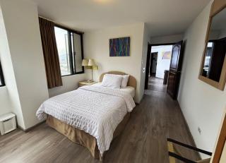 Stanford Suites Hotel - 1