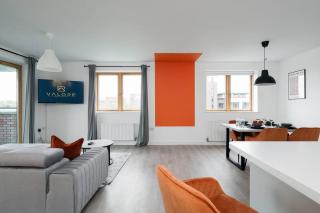 Luxury 2 bed, Central, Free Parking, Smart TV By Valore Property Services - 4