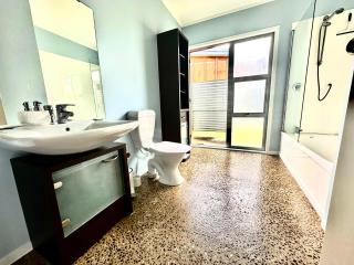 Sands Beach House - Matarangi Holiday Home - Matarangi - 2