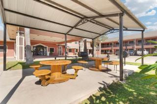 Best Western PLUS Edinburg Inn & Suites - Edinburg - 4